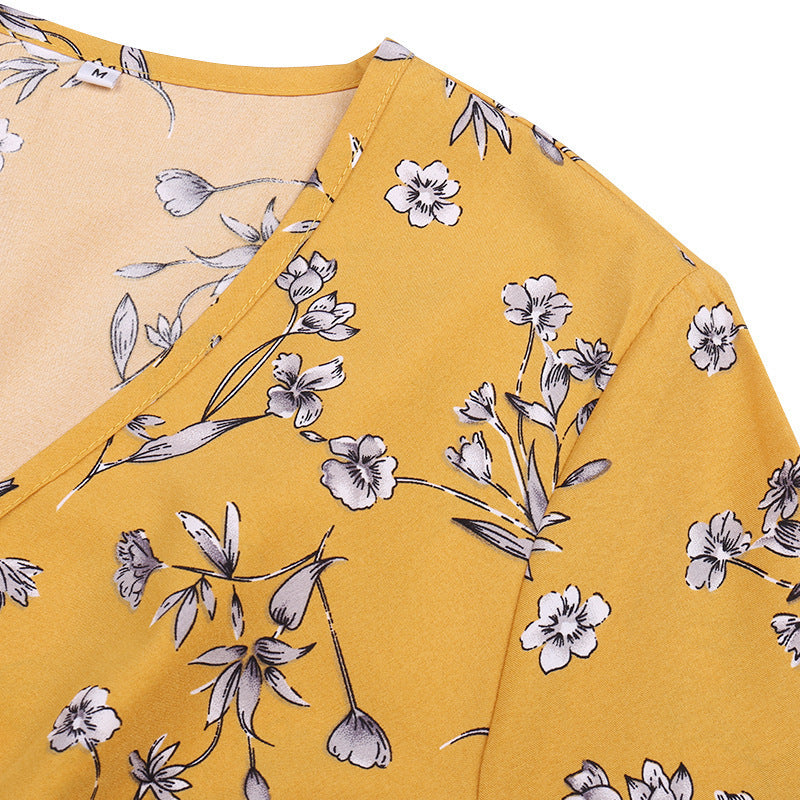 Robe florale à manches longues et décolleté en V