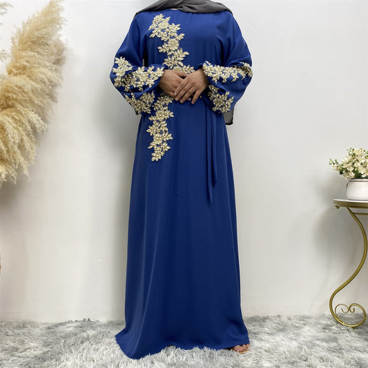 Robe en dentelle avec perles à la mode