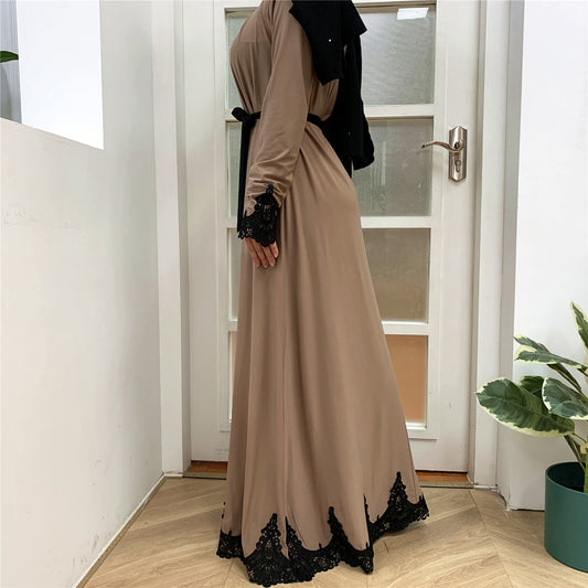 Robe à manches longues plissée brodée à la mode